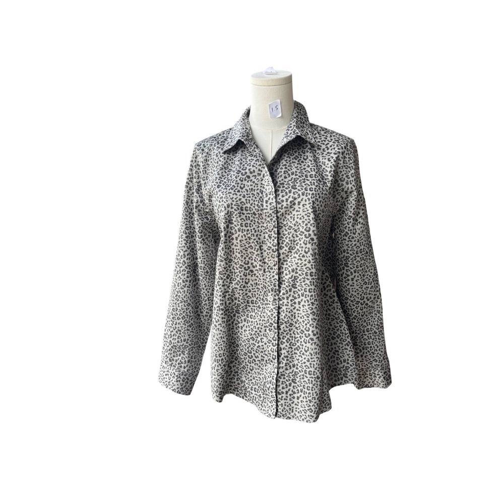 Chico's No Iron Shirt 1.5 Size 10 Gray Leopard Print Coolmax Button Up Workwear